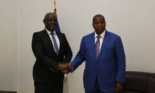 LE RAPATRIEMENT DES ANCIENS COMBATTANTS DE LA LRA AU CENTRE D’UNE RENCONTRE ENTRE LE PRÉSIDENT DE LA RÉPUBLIQUE ET LE MINISTRE DE LA DEFENSE DE L’OUGANDA