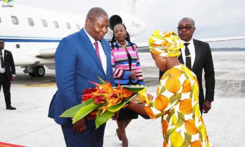 GALERIE PHOTOS DE LA VISITE DU PROFESSEUR FAUSTIN ARCHANGE TOUADERA A DJIBLOHO EN GUINEE EQUATORIALE