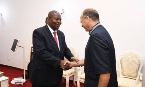 UNE DELEGATION DE LA MISSION PENTECOTISTE SUISSE AU PALAIS DE LA RENAISSANCE