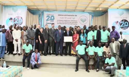 LE PRÉSIDENT DE LA RÉPUBLIQUE A DECORE LE FONDATEUR DE L’ORGANISATION WATER FOR GOOD EN FIN DE MISSION EN RCA