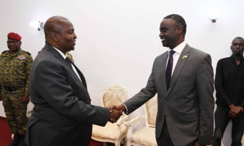 LE PRÉSIDENT TOUADERA S’EST ENTRETENU AVEC LE GÉNÉRAL MAJOR NYAKARUNDI, CHEF D’ÉTAT MAJOR ADJOINT DE L’ARMÉE DE TERRE DU RWANDA